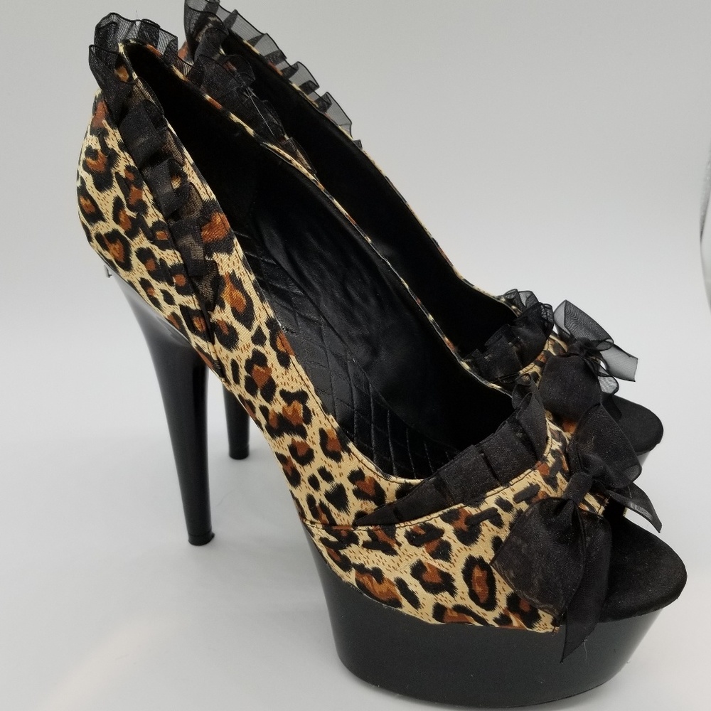 NWOT Ellie Penthouse Jezebel Satin Leopard Pump 6"
